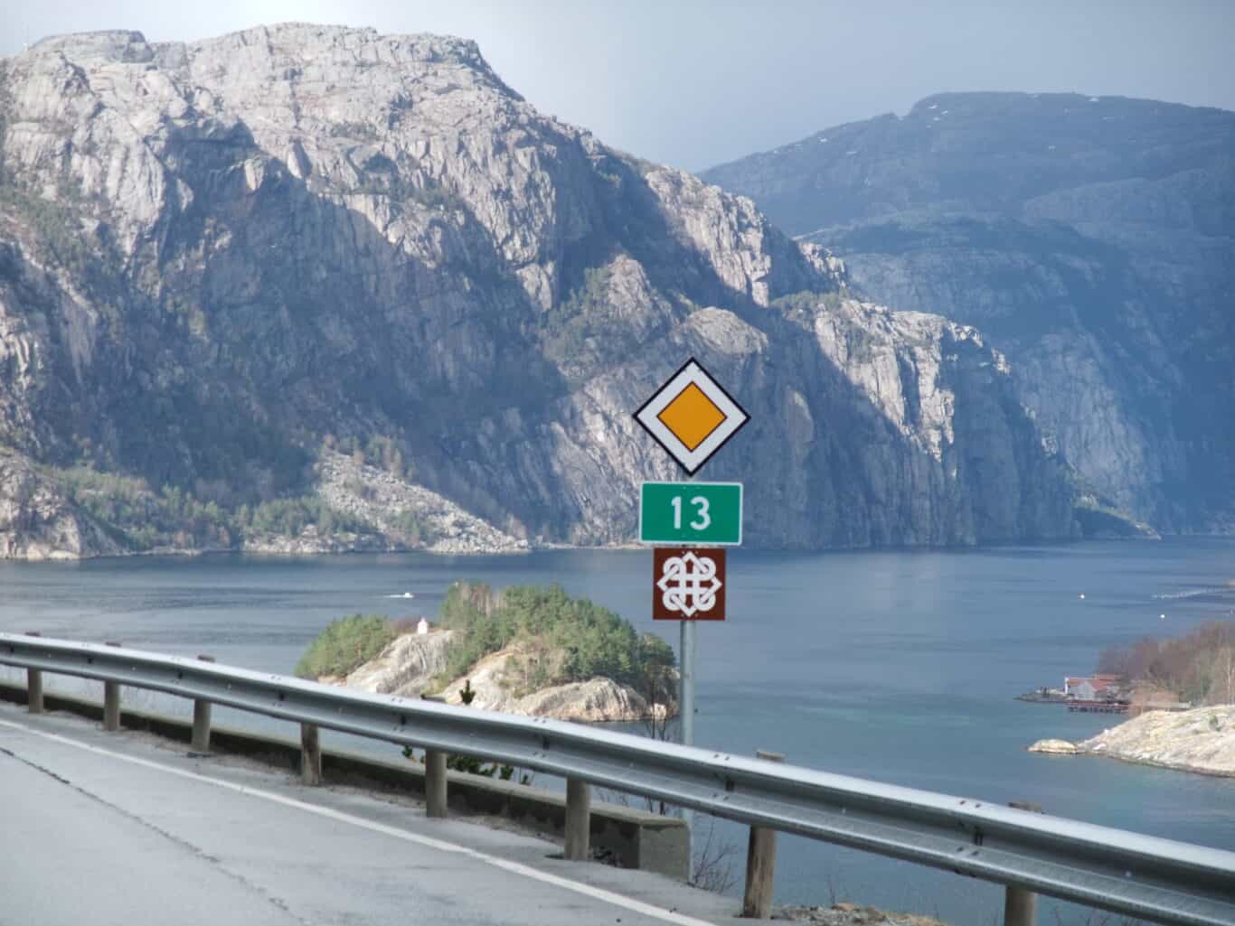 Bilete frå Fjordvegen Rv13